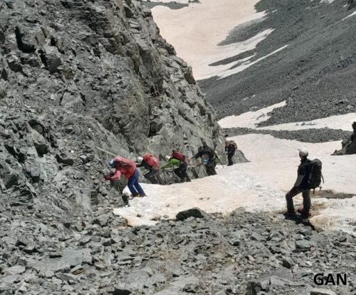 Descente de l'équipe sur main courante