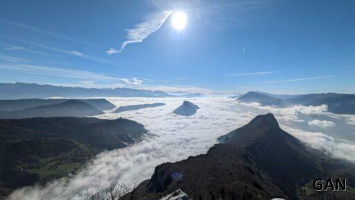 Vue grandiose vers le Sud des Alpes